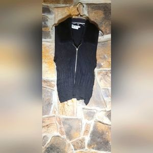 Mcny black fuzzy color zip up vest